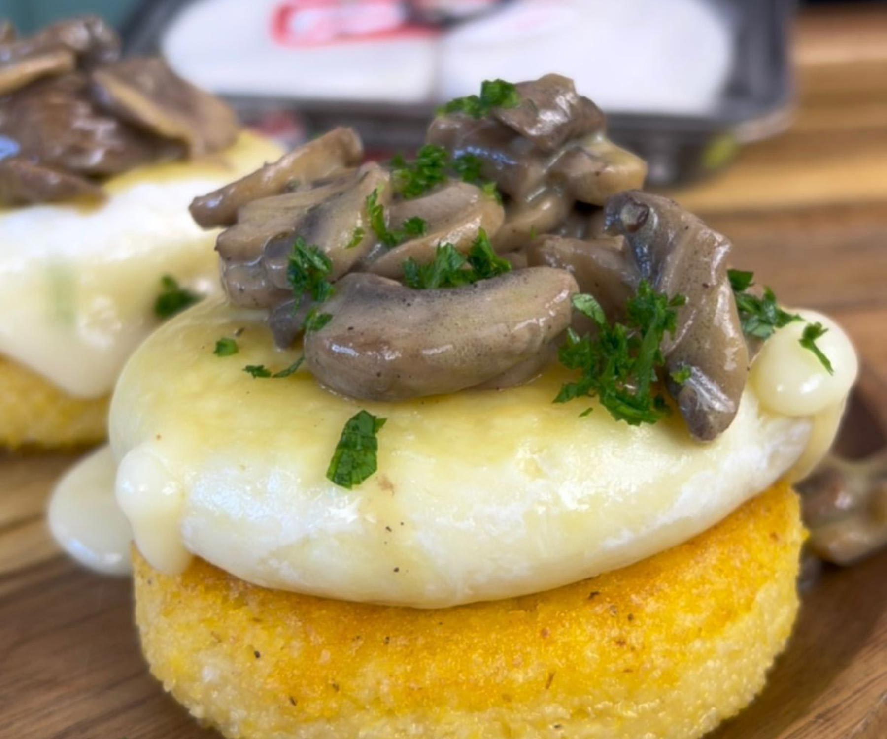 Non credo all'oroscopo | Crostone di polenta con Tomino stagionato e funghi