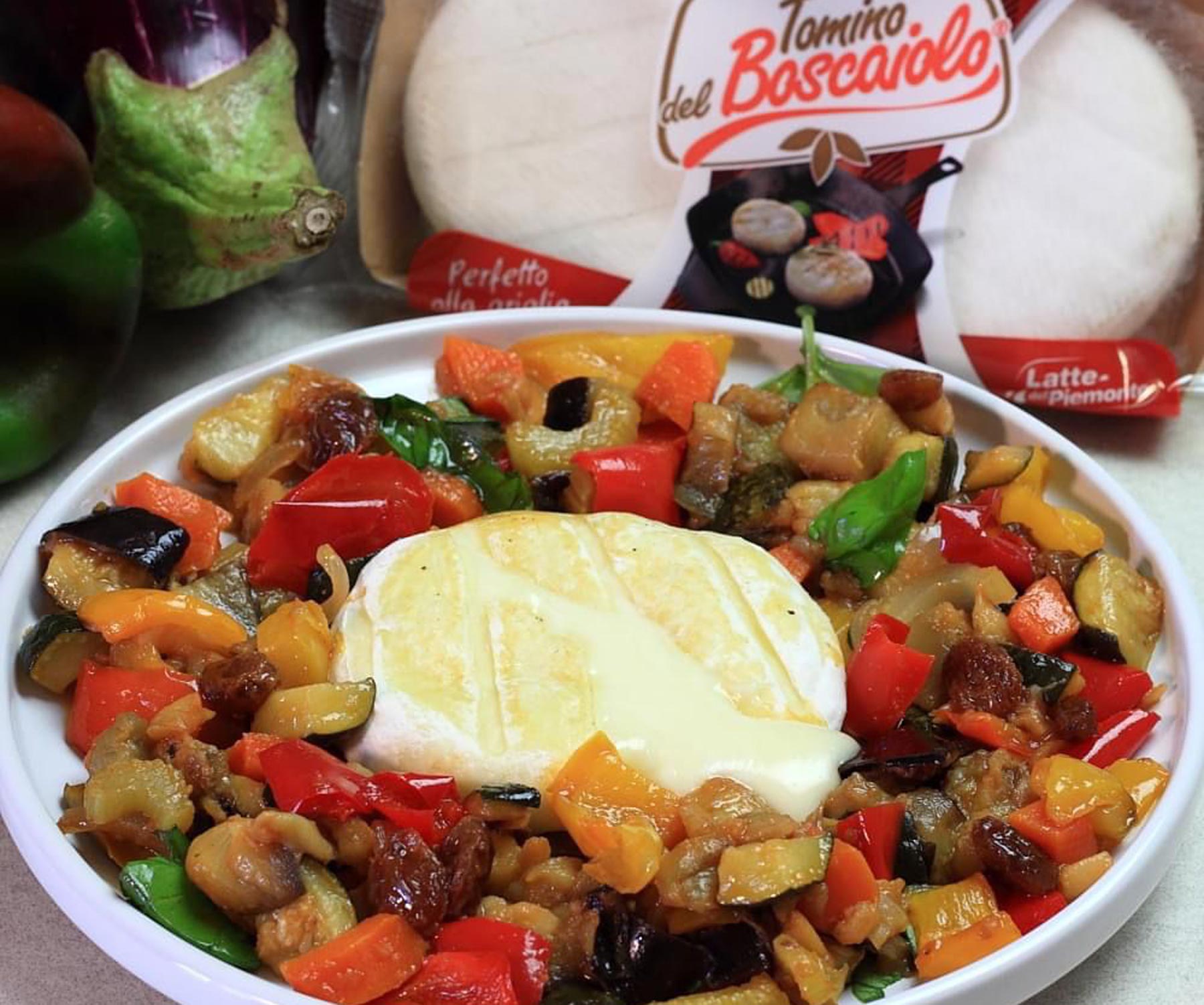 Multicolor | Caponata di peperoni e melanzane con mollica di pane croccante 